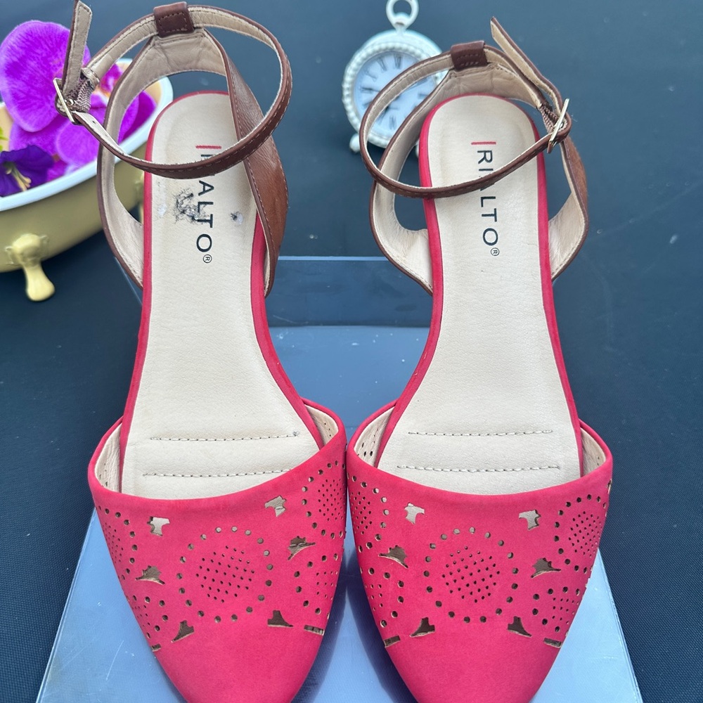 Rialto Women's Red Coral Adjustable Ankle Tie Sandals Size 6. Pre-loved.